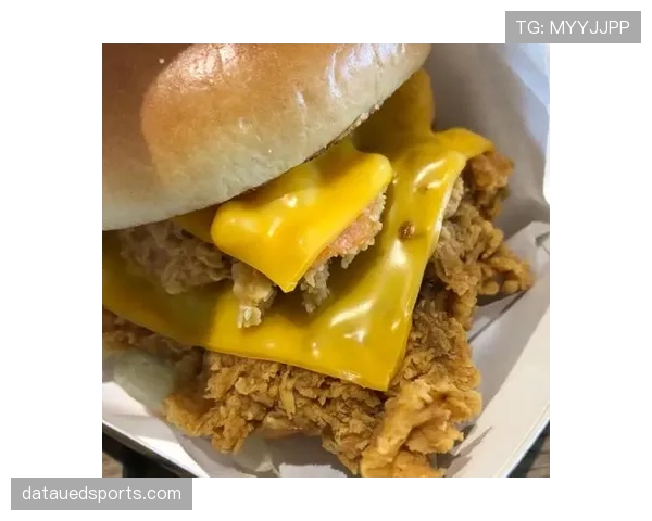 辛德hu训练完直接啃鸡腿?这反差谁懂啊 辛德hu训练完直接啃鸡腿?这反差谁懂啊